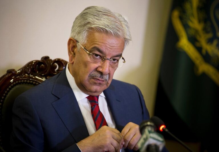Pok में बवाल के बीच पाक रक्षा मंत्री Khawaja Asif का बड़ा बयान: ‘सरकार विरोधी प्रदर्शनकारी भी भारत जैसे दुश्मन’, फायरिंग में 32 मौतों से बढ़ा तनाव 1 Khawaja Asif