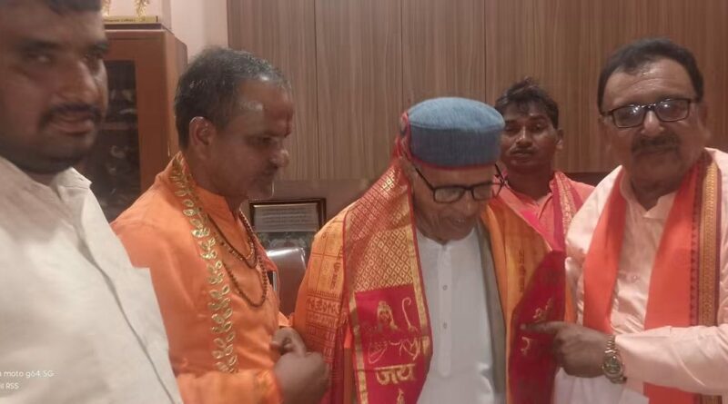 गुरु पूर्णिमा पर गोरक्षपीठ में Vishwa Hindu Mahasangh Bharat की श्रद्धापूर्ण उपस्थिति, राष्ट्रीय अध्यक्ष प्रमोद त्यागी ने लिया आशीर्वाद 1 Vhm