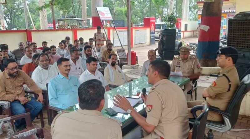 कांवड़ यात्रा 2026 को लेकर Muzaffarnagar प्रशासन अलर्ट: छपार थाने में होटल-ढाबा संचालकों के साथ बैठक, रेट लिस्ट, सीसीटीवी और खाद्य गुणवत्ता के दिए सख्त निर्देश 1 Muzaffarnagar News