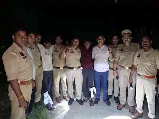 Muzaffarnagar में ट्रांसफार्मर चोर गिरोह से पुलिस की मुठभेड़, दो बदमाशों के पैर में लगी गोली; चार गिरफ्तार, तांबा-एल्युमिनियम और तमंचे बरामद 1 Muzaffarnagar News