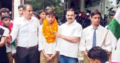 Muzaffarnagar बुढ़ाना के अवि राठी ने राष्ट्रीय कबड्डी में लहराया परचम, अंडर-17 प्रतियोगिता में जीता रजत पदक; सम्मान समारोह में बढ़ाया हौसला Muzaffarnagar News