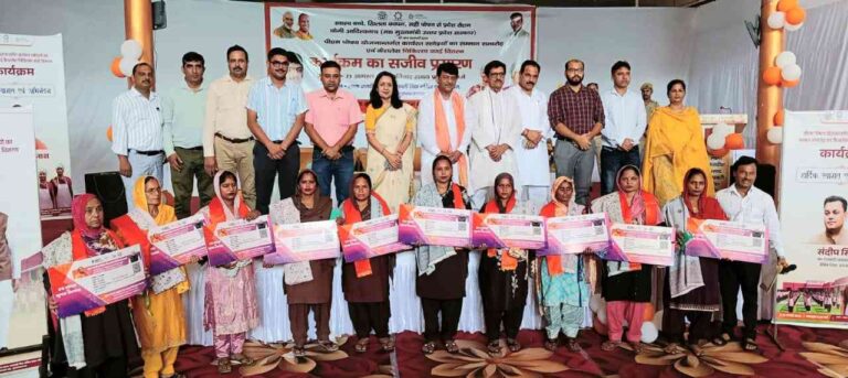 Muzaffarnagar की रसोइयों के लिए बड़ी खुशखबरी! मानदेय 2 हजार से बढ़कर 3 हजार, हर साल 5 लाख तक कैशलेस इलाज और 2 लाख का दुर्घटना बीमा 1 Muzaffarnagar News