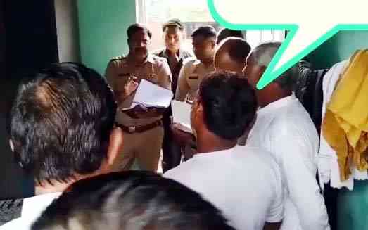 Muzaffarnagar में नाबालिग लड़की की मौत से मचा हड़कंप, कवाल क्षेत्र में घर के अंदर फंदे पर मिला शव; पुलिस जांच में जुटी 1 Muzaffarnagar News