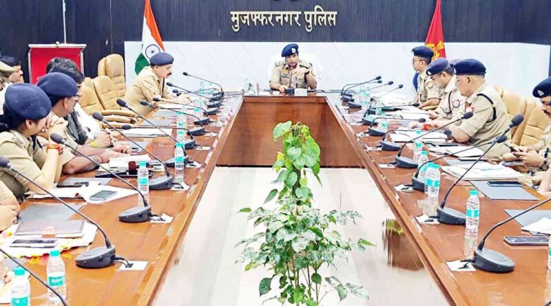 Muzaffarnagar में देर रात Ssp संजय कुमार वर्मा की बड़ी अपराध गोष्ठी, टॉप-10 अपराधियों से गैंगस्टर एक्ट तक सख्ती; शहर में निकला फ्लैग मार्च 1 Muzaffarnagar News