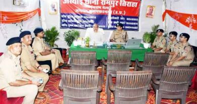 कांवड़ यात्रा 2026: एडीजी भानु भास्कर ने Muzaffarnagar में संभाली सुरक्षा की कमान, शिव चौक पर कांवड़ियों पर पुष्पवर्षा कर बढ़ाया उत्साह Muzaffarnagar News