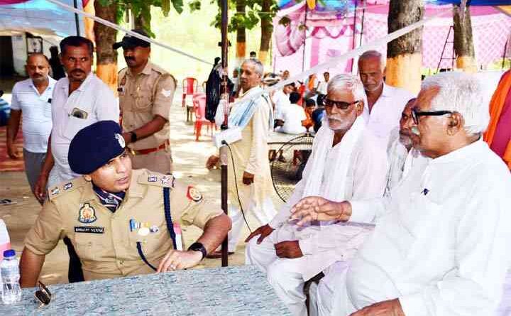 Muzaffarnagar सिखेड़ा में कांवड़ शिविरों का औचक निरीक्षण: Ssp संजय कुमार वर्मा ने शिवभक्तों से जाना हाल, बांटे पेय पदार्थ; चिकित्सा व्यवस्थाओं से लेकर सुरक्षा तक परखी तैयारियां 2 Muzaffarnagar News