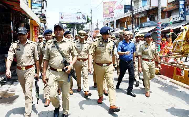 Muzaffarnagar में कांवड़ यात्रा की सुरक्षा पर Dm-Ssp की पैनी नजर: शिव चौक से मीनाक्षी चौक तक किया निरीक्षण, कंट्रोल रूम से Cctv निगरानी का लिया जायजा 1 Muzaffarnagar News
