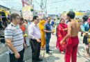 Muzaffarnagar में शिवभक्त कांवड़ियों की सेवा में जुटा जिला चिकित्सालय, भीषण गर्मी के बीच डॉक्टरों ने बांटा फल-पानी; स्वास्थ्यकर्मियों ने पेश की सेवा की मिसाल Muzaffarnagar News