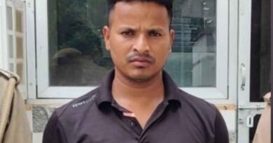 Azamgarh में 6 लाख की नकल डील का पर्दाफाश: कान में हियरिंग डिवाइस, अंडरवियर में ब्लूटूथ-सिम; नकल माफिया गिरोह का सदस्य गिरफ्तार Azamgarh