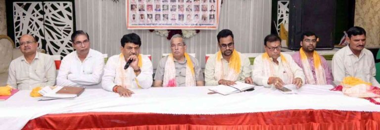 Muzaffarnagar में व्यापारियों और अफसरों की अहम बैठक, मंत्री कपिल देव ने कहा- ‘व्यापारी देश की धुरी’, उत्पीड़न पर होगी सुनवाई; स्कूटर रैली स्थगित 1 Muzaffarnagar News