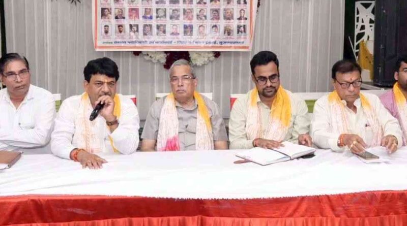 Muzaffarnagar में व्यापारियों और अफसरों की अहम बैठक, मंत्री कपिल देव ने कहा- ‘व्यापारी देश की धुरी’, उत्पीड़न पर होगी सुनवाई; स्कूटर रैली स्थगित 1 Muzaffarnagar News