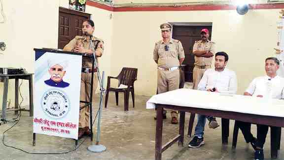 Muzaffarnagar में ‘पुलिस की पाठशाला’ से छात्रों को मिला साइबर ठगी और सड़क सुरक्षा का पाठ, डिजिटल अरेस्ट से लेकर Otp फ्रॉड तक समझाए खतरे 1 Muzaffarnagar News