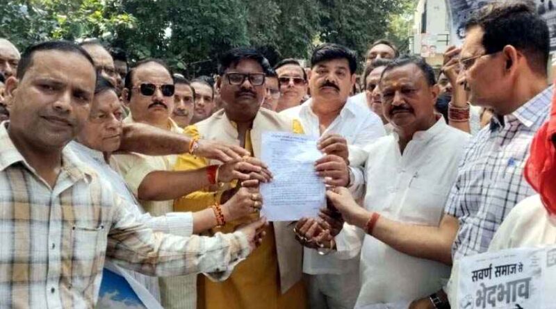 Muzaffarnagar में Ugc के नए नियमों पर गरमाया विरोध, टाउन हॉल से Dm कार्यालय तक निकला मार्च; संयुक्त सवर्ण समाज ने रखीं कई मांगें 1 Muzaffarnagar News