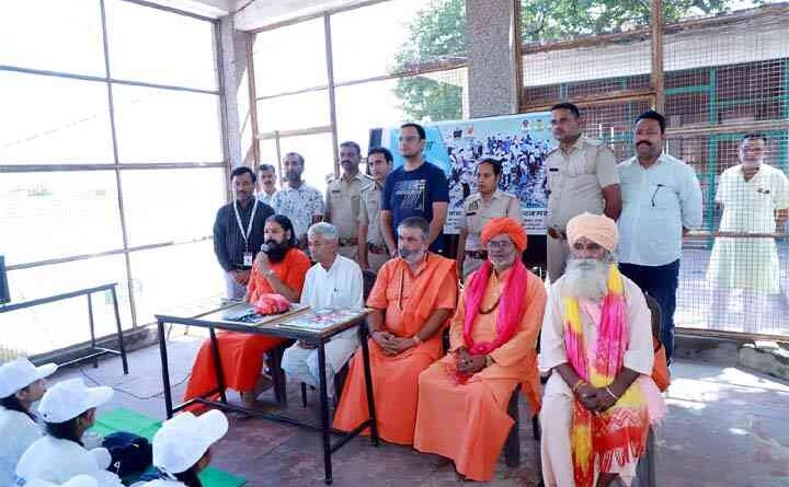Muzaffarnagar में गंगा घाट की सफाई के लिए उतरे छात्र-छात्राएं, शुकतीर्थ में श्रमदान कर दिया स्वच्छता और संरक्षण का संदेश 1 Muzaffarnagar News
