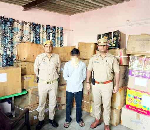 Muzaffarnagar में 22 लाख के अवैध पटाखे बरामद, नई मंडी पुलिस ने एक आरोपी को किया गिरफ्तारV 1 Muzaffarnagar News
