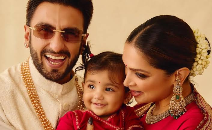 Deepika Padukone-रणवीर ने किया दूसरी बेटी के नाम का ऐलान, नन्ही परी को दिया ‘देवी पादुकोण सिंह’ नाम 1 Deepika With Daughter