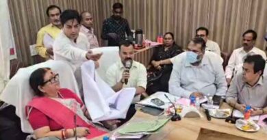 Kanpur-Uproar-At-The-Municipal-Corporation-Executive-Committee