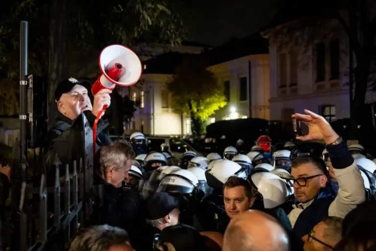 Poland में संवैधानिक संकट गहराया: जज ने ट्रिब्यूनल प्रमुख को एक महीने के लिए हटाया, राष्ट्रपति ने बीच रास्ते से लौटाई फ्लाइट 1 Poland-Constitutional-Tribunal-Crisis-Judge-Suspends-Chief